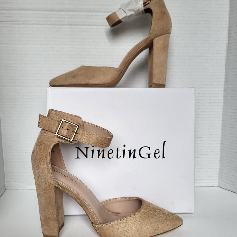 .Chunky Heel Pointed Closed Toe Pump - 7